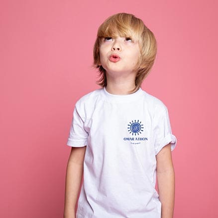 T-shirt customisé avec le logo de l'école