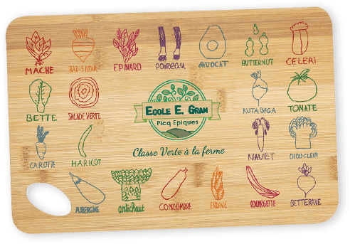 Plancha bambou personnalisée avec les dessins des enfants de l'école